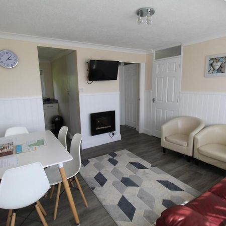 Relaxing Chalet On Popular California Sands Short Stroll To Beach, Nr Norfolk Broads & Great Yarmouth Scratby Екстериор снимка